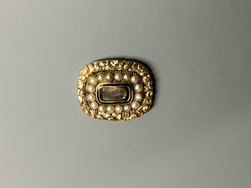 Seven items of assorted jewellery including a 15ct, rock crystal and seed pearl set brooch, 37mm, gross 5.2 grams, a 14ct & enamel semaphore brooch, gross 6.4 grams, a mourning brooch and bracelet and a 9ct gold and gem